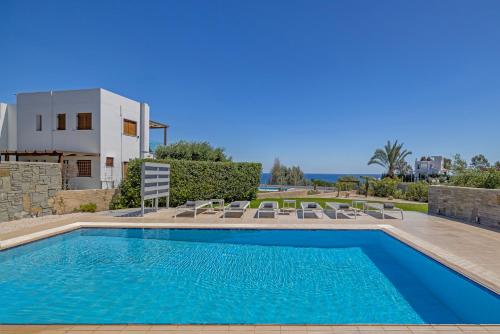 Bazén v ubytování Villa Petalutha Rhodes nebo v jeho okolí