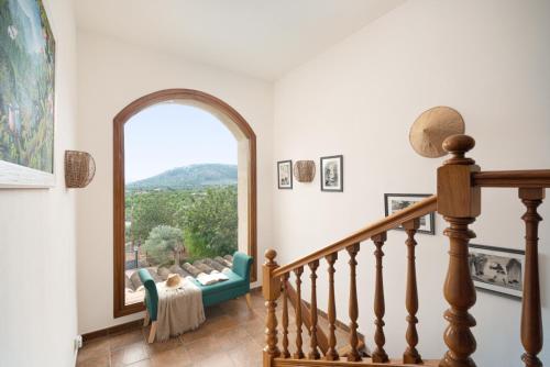 sala de estar con escalera y ventana grande en Hall of The Mountain Pool - Bunyola, en Bunyola