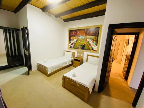 Ένα ή περισσότερα κρεβάτια σε δωμάτιο στο Afsona guest house