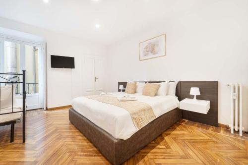 Elegant Apartment - Central, 10 Min to Duomo