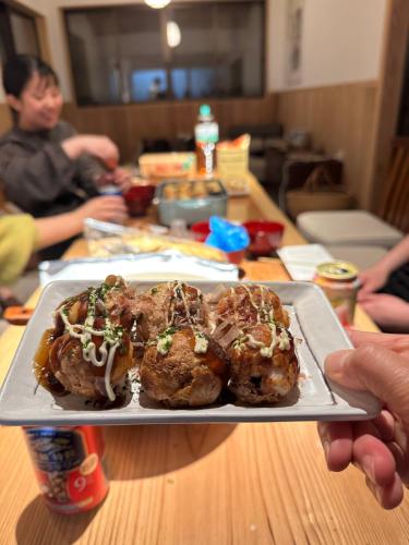 ゲストハウスの敷地内または近くでの食事または食べ物
