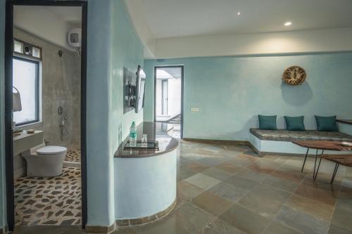 a bathroom with a bed and a toilet in a room at Maya Luxury J Wild Resort Jawai in Dhrubana