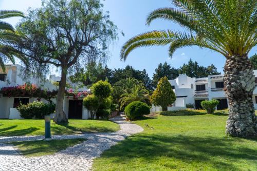 Luxury Beach House Apartment - Golf & Tennis Court & Pool View