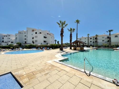 Apt EE - with pool and garden