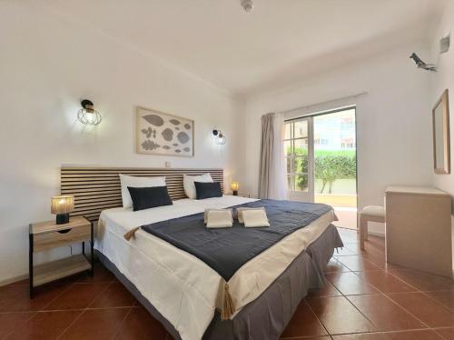 Apt EE - with pool and garden