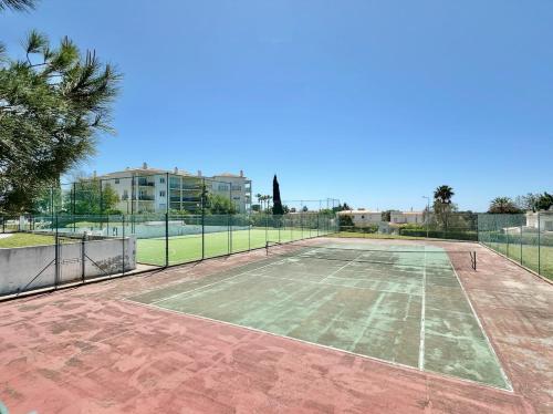 Apt EE - with pool and garden