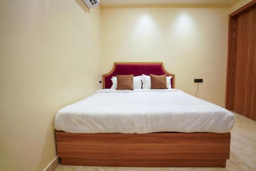 Hotel Al Aziz Palace 30 Mts from Dargah Sharifにあるベッド