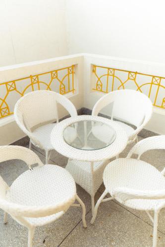 Un lugar para sentarse en Bingo Stay & Cafe
