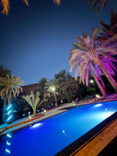 La alberca dentro o cerca de Hotel Kasbah Fenguig