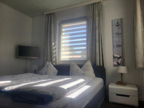 Ένα ή περισσότερα κρεβάτια σε δωμάτιο στο kleines feines Kühlungsborn