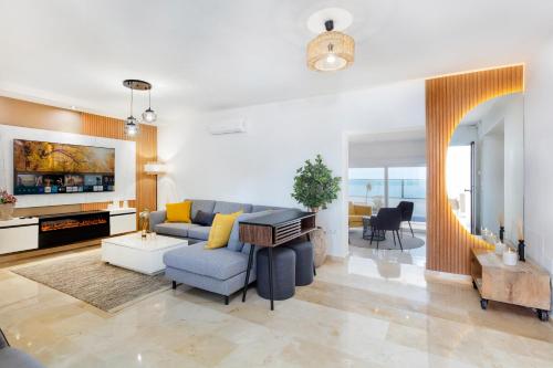 Dapur atau dapur kecil di First Row Beach Villa