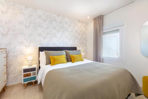 Katil atau katil-katil dalam bilik di First Row Beach Villa