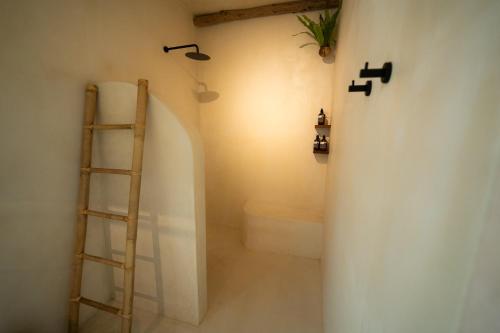 a room with a ladder and a wall with lights at Divino Gili Air in Gili Air