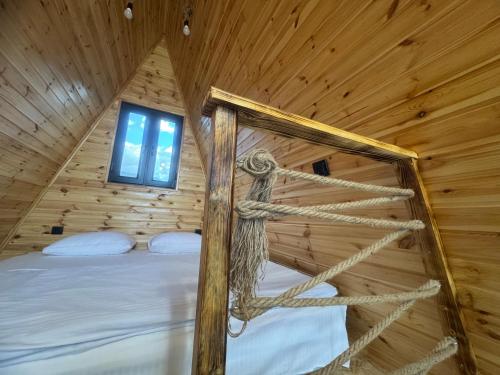 A bed or beds in a room at SapsanLodge