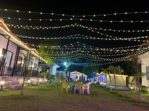 Večerní zábavní program pro hosty v ubytování Green Heaven Resort