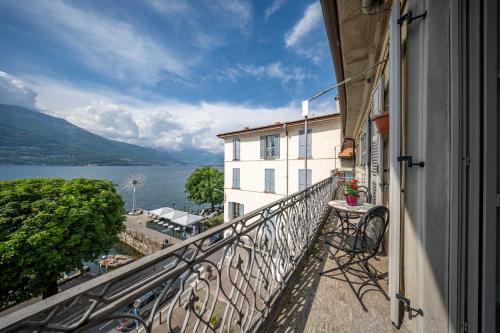a balcony of a building with a view of the water at Romantic Laghée in Bellano