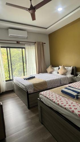 Ένα ή περισσότερα κρεβάτια σε δωμάτιο στο Begnas Aqua Park Resort & Restaurant