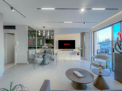 Luxury Penthouse 2BR - Metro & Hagia Sophia