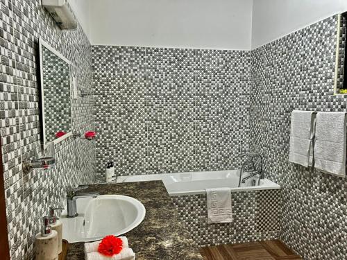 Koupelna v ubytování Villea Frangipani Top floor 2 bedroom Apartment