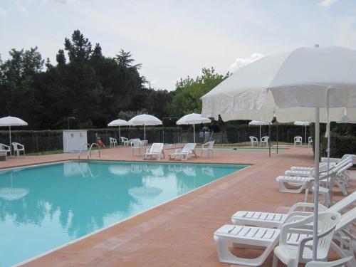 Πισίνα στο ή κοντά στο Camping Monti del Sole