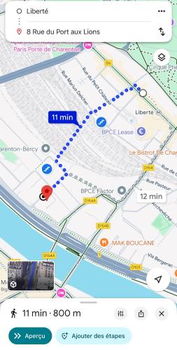 une carte de l’itinéraire d’un bus, dans l'établissement T2 Charenton Proche Paris Bercy, à Charenton-le-Pont