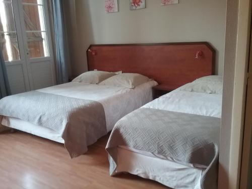 Afbeelding uit fotogalerij van Hotel Restaurant La Traverse in Cénac-et-Saint-Julien