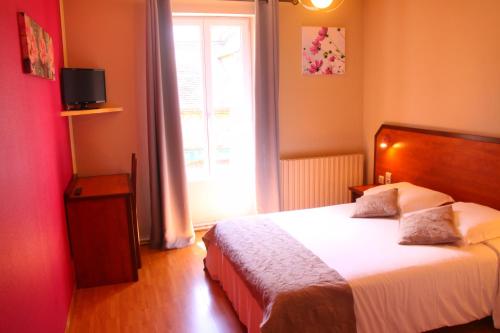 Afbeelding uit fotogalerij van Hotel Restaurant La Traverse in Cénac-et-Saint-Julien