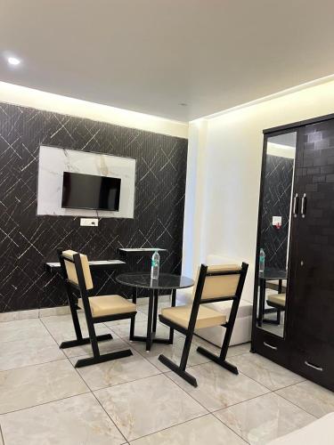Gallery image of Evara Rooftop Cafe in Meerut