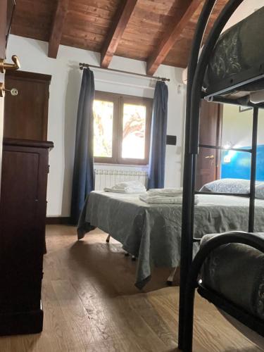 a bedroom with a bed and a window at Agriturismo Feudo Gagliardi in Caulonia