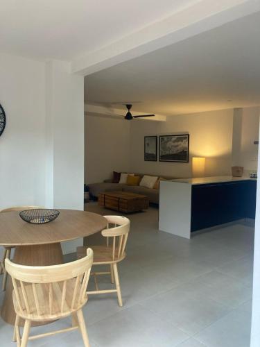 Η κουζίνα ή μικρή κουζίνα στο Mont Choisy Garden Patio Apartment Close to Beach