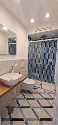 Ένα μπάνιο στο "Casa laurus" house with large terrace in the center of Amalfi