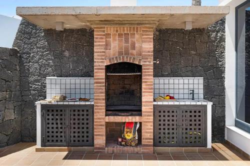 Charming Villa in Playa Blanca with Private Pool