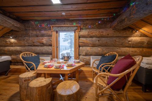 Posezení v ubytování Kuukkeli Apartments Pikku-Hirvas ja Porotokka