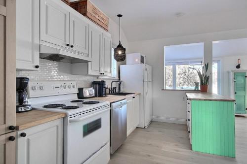 Η κουζίνα ή μικρή κουζίνα στο Lakefront 2 BEDROOMS