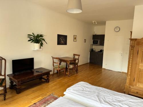 a living room with a table and a dining room at Urban Stays Apartments Krems in Krems an der Donau