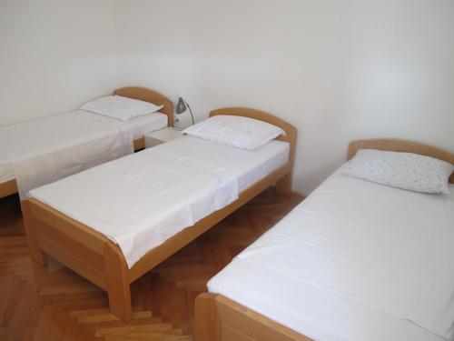Rooms and Apartment Lucac Manus