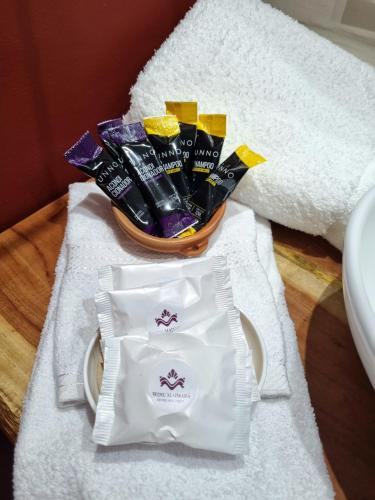 a basket of toothpaste on a towel next to a sink at Hotel y Restaurante Winu Maimara in Maimará