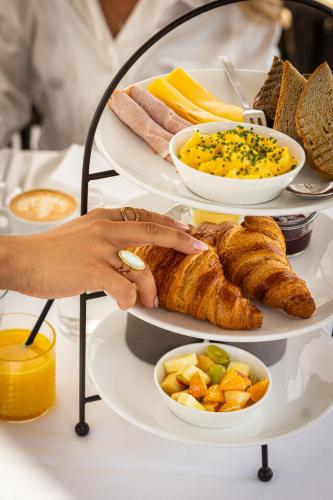 ホテルの敷地内または近くでの食事または食べ物