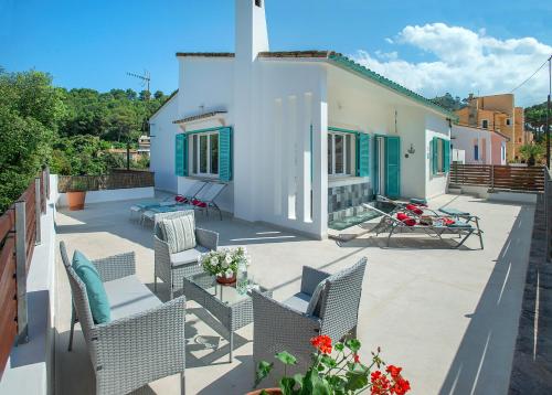 Posezení v ubytování Owl Booking Villa Beach House Magdalena - 5 Min Walk to the Beach
