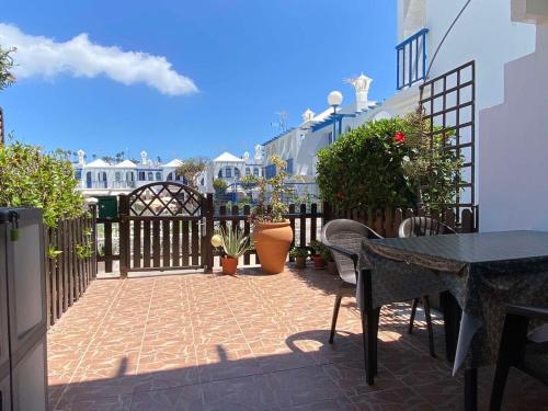 Sunny poolview bungalow in Maspalomas