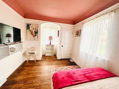 Postel nebo postele na pokoji v ubytování Eclectic Opulence Retreat
