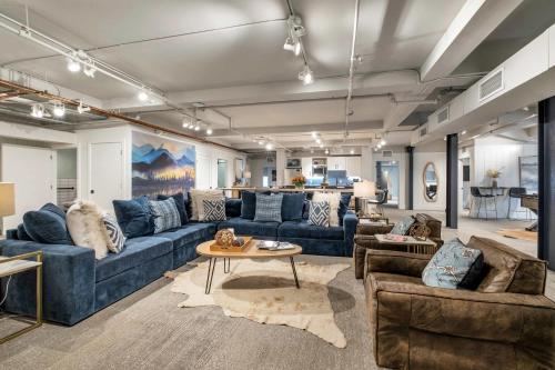 a living room with blue couches and a table at Hangover Easy Suite 6BR by Maddox Hotel in Nashville
