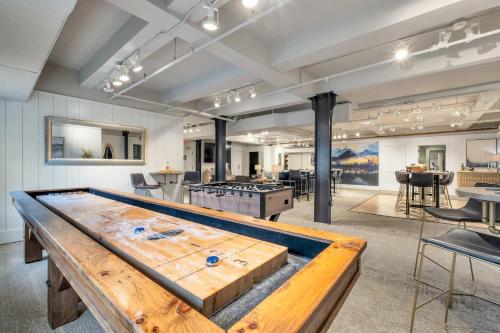 a large room with a ping pong table in it at Hangover Easy Suite 6BR by Maddox Hotel in Nashville