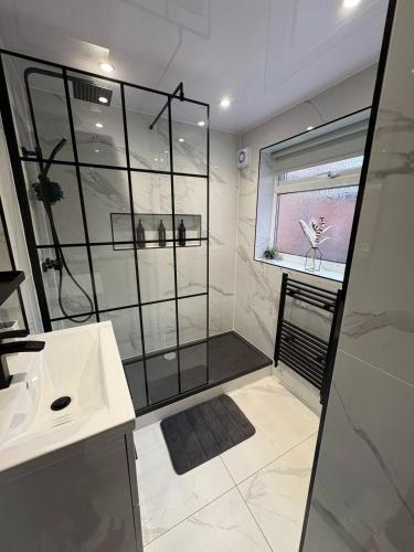Anfield Home - Sleeps 7 - 1 min walk to Stadium! photo 9