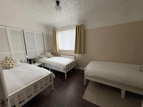 Anfield Home - Sleeps 7 - 1 min walk to Stadium! photo 3