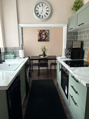 Anfield Home - Sleeps 7 - 1 min walk to Stadium! photo 1