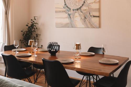 Designer Historical 2BD Apartment by Wien Mitte