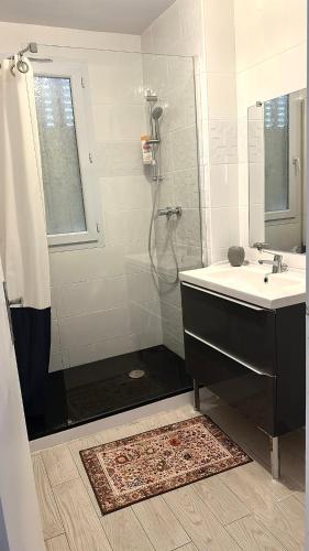 Koupelna v ubytování FLC bail mobilité - T3 2 Rooms - pkg - Terrace - Elevator - 7p