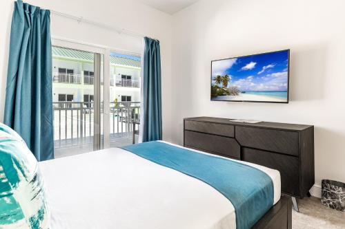 a bedroom with a bed and a view of the ocean at Ocean Breeze Resort in NCA