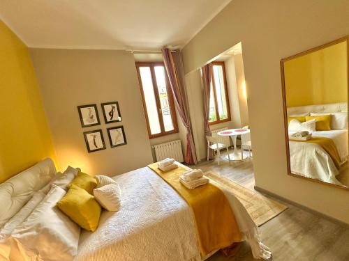 Ένα ή περισσότερα κρεβάτια σε δωμάτιο στο Casa Vitoria - Como Center Apartment